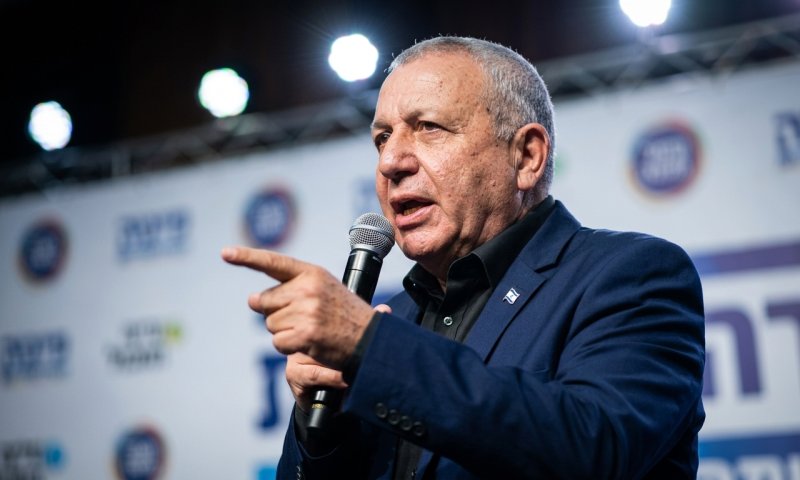 איזנקוט נגד עופר וינטר: "חסר ניסיון, לא יהיה שר הביטחון שלי"