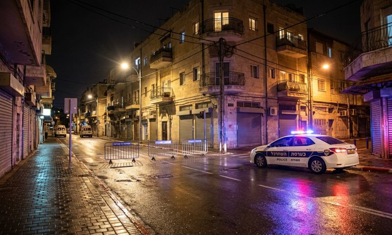 מרדף בבני ברק: צעירים חרדים נמלטו מניידת משטרה על אופניים חשמליים