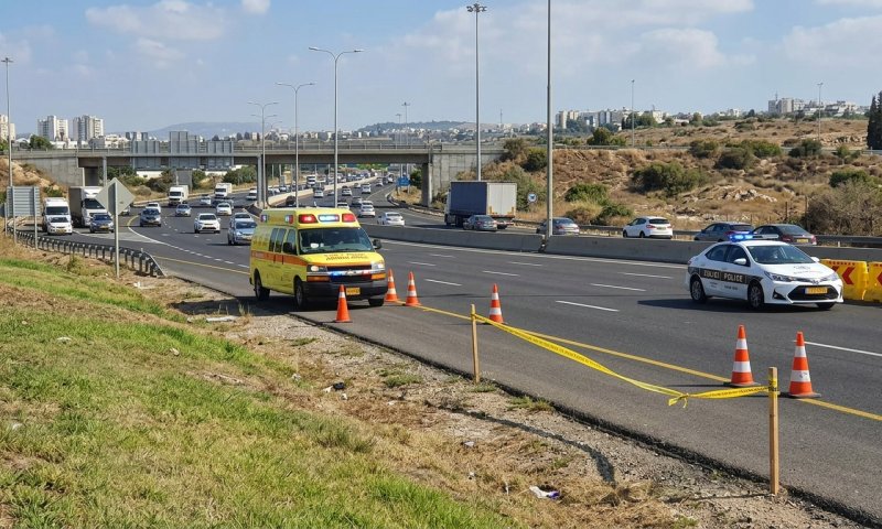 פועל נפצע אנוש מקריסת קורת בטון במהלך עבודות בבני ברק