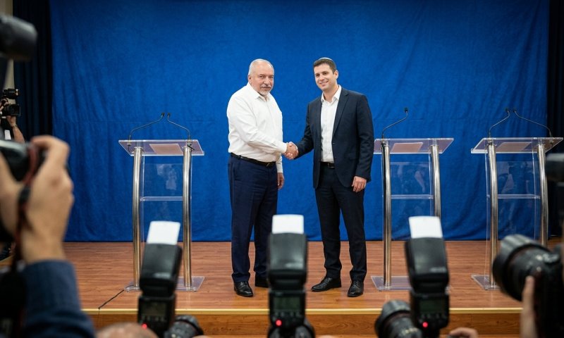 ממקים יש עתיד נטש את לפיד ועבר לליברמן