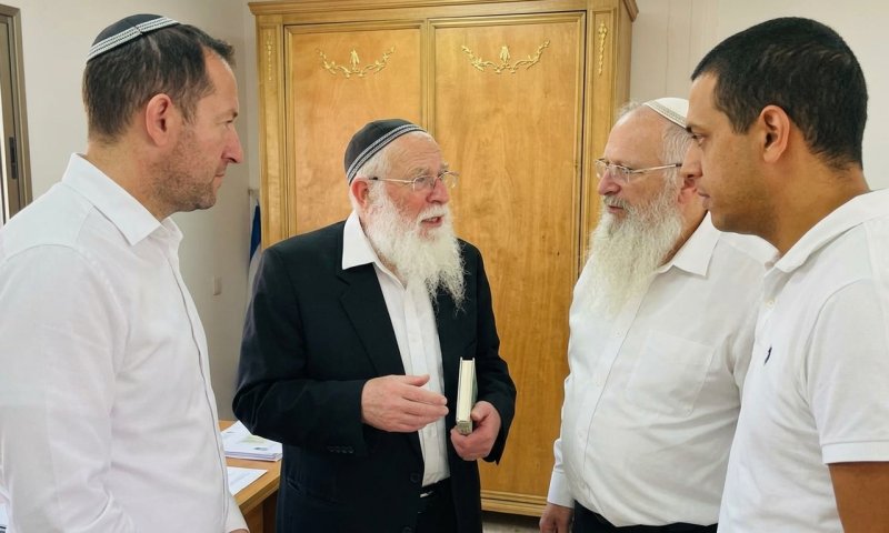 שלוחת ישיבת אלון מורה נפתחה על פסגת הר עיבל