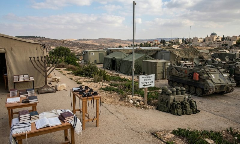 נתניהו בבסיס חרדי: "מי שלא לומד תורה - שיילך לצבא"