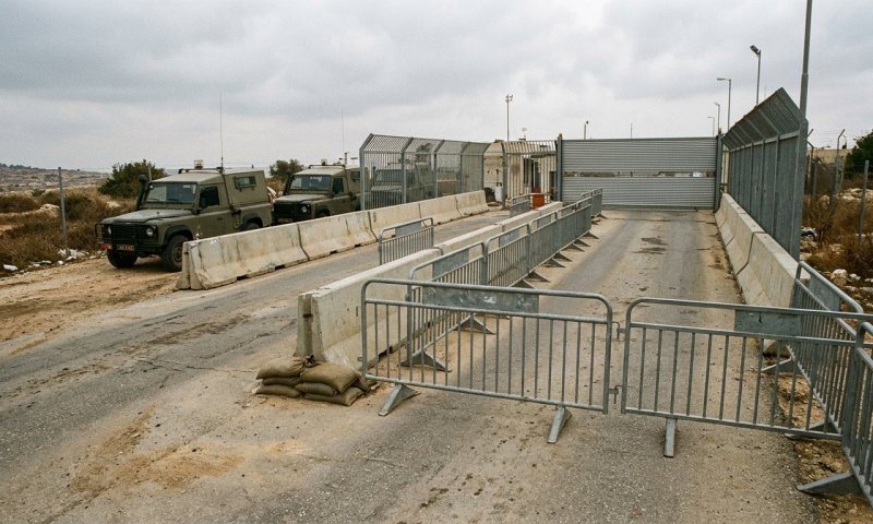 מפגינים פרצו לבסיס בית ליד ופונו על ידי המשטרה הצבאית