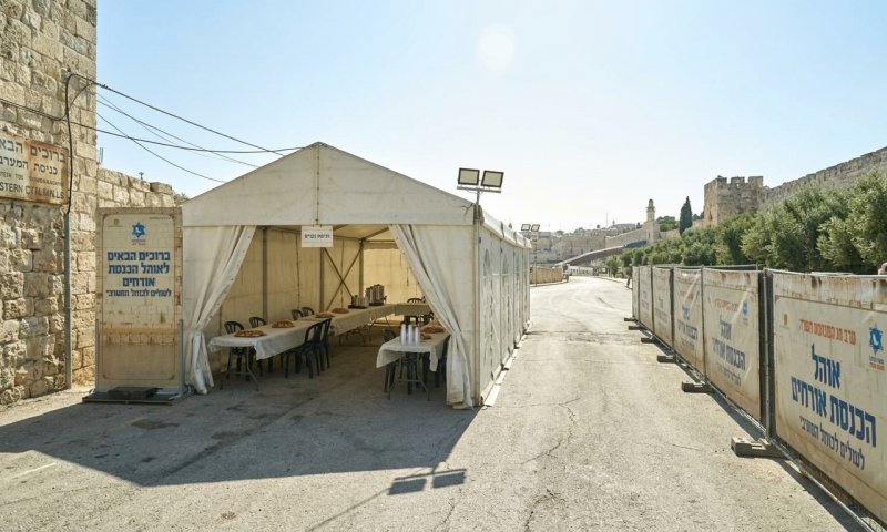 לרגל לכותל בשבועות: 3 אוהלי מנוחה חינמיים יפעלו בירושלים הלילה