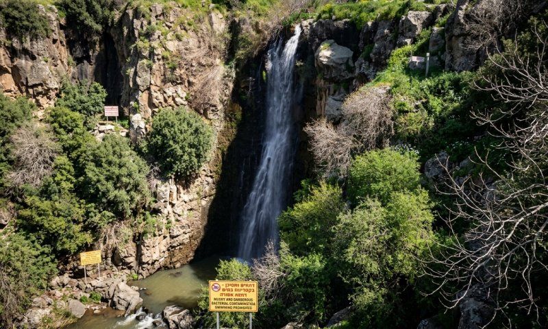 נחל הירדן ובריכת המשושים נסגרים: זיהום חיידקי חריג נמדד במים