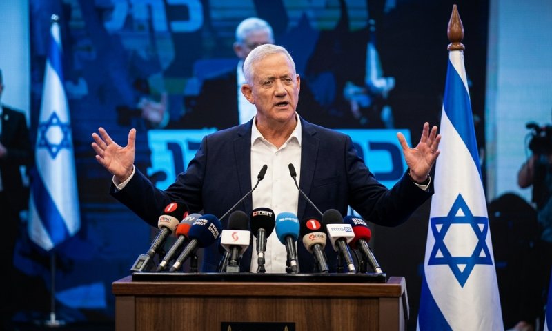 גנץ מצהיר: לא נשלים ל-61 מנדטים לנתניהו או לאופוזיציה