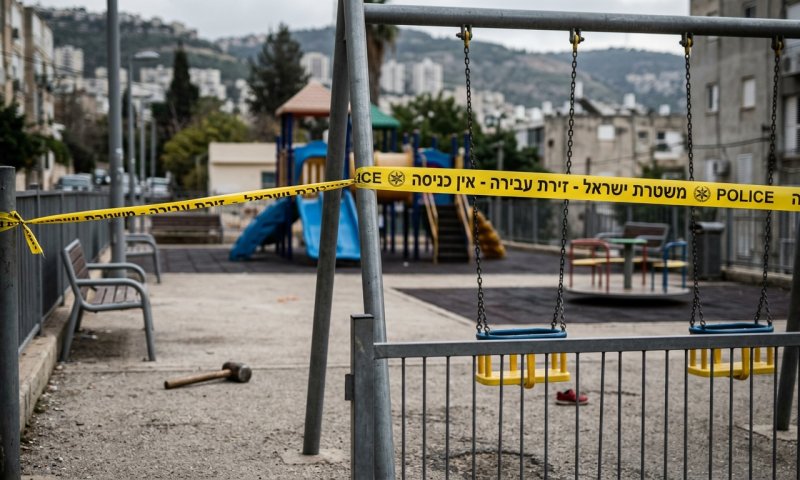 חיפה: בן 72 צילם בת 6 בפארק - ותקף את אימה בפטיש