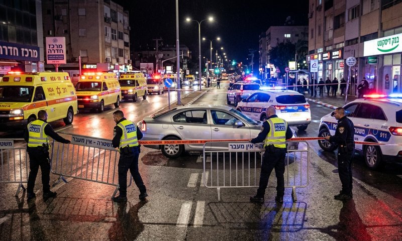 ירי לעבר רכב בחדרה: המשטרה חוקרת קשר לדקירת קטין