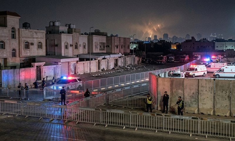 ארה"ב תקפה 80 מטרות באיראן, שהגיבה בירי לבחריין וכוויית