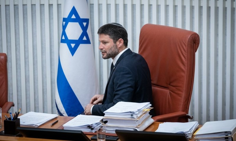סמוטריץ' נגד בג"ץ: "תפשטו את הגלימות, אין לכם סמכות"