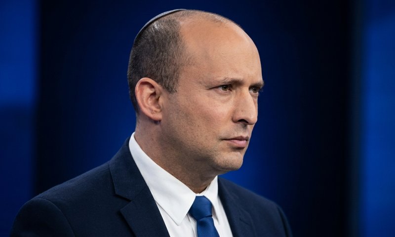 פילבר: בנט צולל בסקרים - ולפיד כבר לוטש עיניים לאיזנקוט