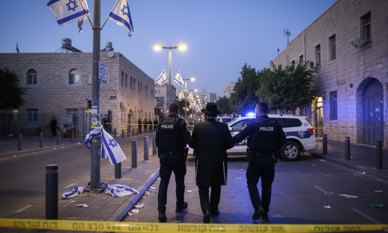 שני אברכים נעצרו בבית שמש לאחר שתלשו דגלי ישראל ערב יום הזיכרון
