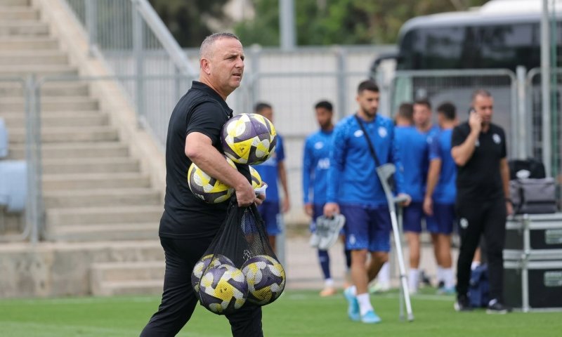 מאמן הנבחרת בן שמעון: שבר בגולגולת ושטפי דם - ועדיין מחכה לאישור לטוס לאלבניה