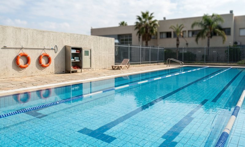 בן 6 טבע בבריכה ציבורית בחולון, מצבו אנוש