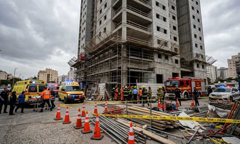 פועל בן 25 נפל מגובה באתר בנייה בנתניה, מצבו אנוש