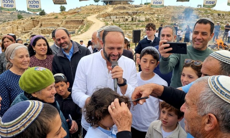 אלף איש חגגו ל"ג בעומר בשילה: "התפללנו כאן לילד - וחזרנו לחלאקה"