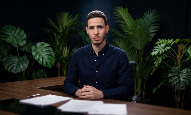 כותרת: יאיר שרקי נשבר בשידור: "לא הפסקתי לבכות בגיוס של אחי"