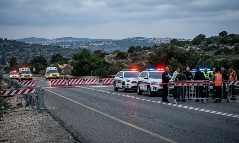 פיגוע ירי ליד כוכב יאיר: הרוג אחד, חשוד נעצר ומרדף אחרי שני