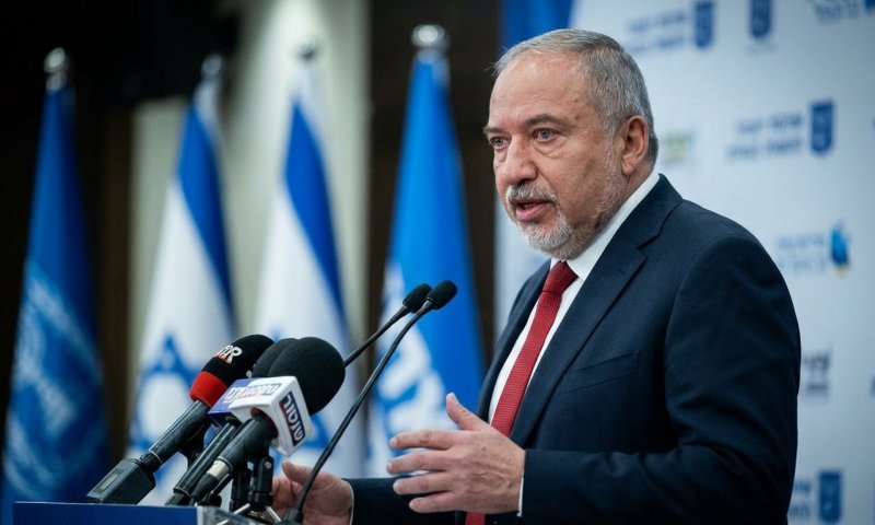 ליברמן מסנדל את איזנקוט: "לא אכנס לממשלת מיעוט"