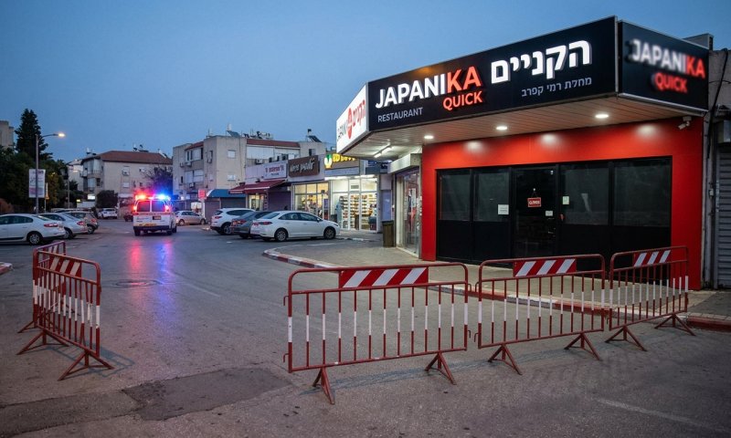 המשטרה עצרה בן 18 בחשד להשלכת רימון על סניף ג'פניקה