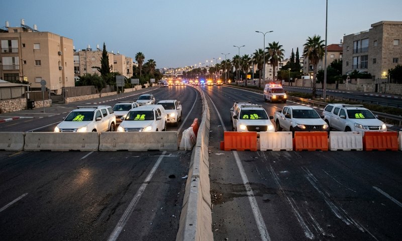 גוש דן: חוליית פורצים ניסתה להימלט ופגעה בקצין משטרה