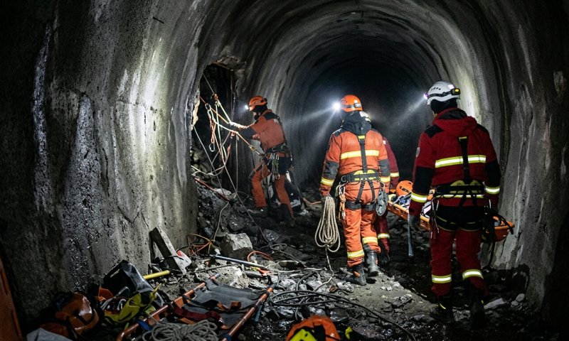נס בנפאל: שני ניצולים חולצו בחיים 10 ימים אחרי השיטפונות