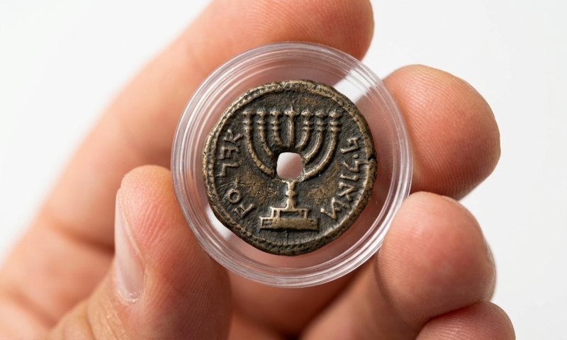 מטבע נדיר עם מנורת בית המקדש הוחזר לישראל לאחר שנמכר בארה"ב