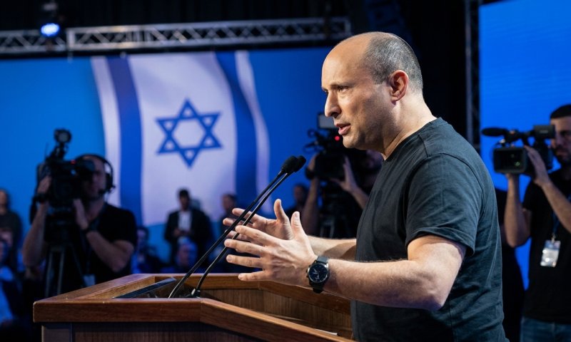 בנט נגד הרב לנדו: "מותר לו לומר תועבה, אבל לא על חשבוננו"