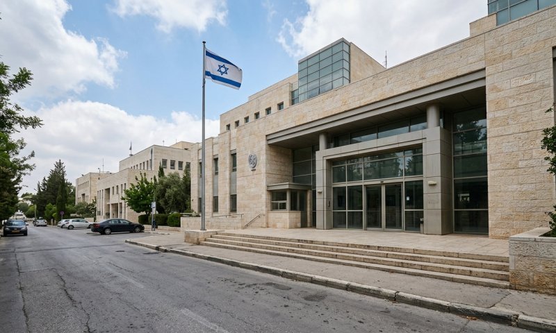 איזנקוט פנה למפכ"ל: פעיל מפלגתו בן 76 הותקף ואושפז עם דימום מוחי