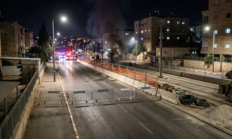 חרדים קיצוניים התפרעו, הציתו אש וחיבלו בעבודות הרכבת הקלה