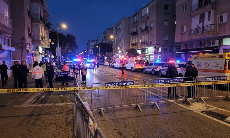 שוטר ירה על שני חשודים עם בקבוקי תבערה בחדרה