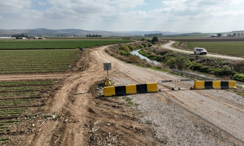 פלסטינים השליכו בקבוק תבערה על חווה בבנימין - מאבטח ירה ופצע אחד מהם