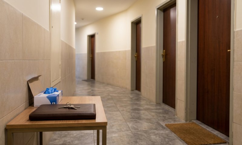 פשיטה בפרדס כץ: המשטרה איתרה אקדח טעון בתוך גרב