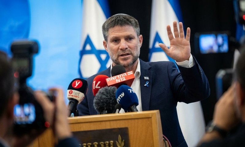 סמוטריץ' נגד פינוי המאחז בגליל: "יתפוצץ לנו כמו ב-7 באוקטובר"