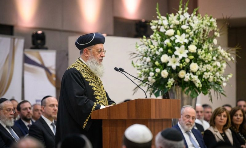 הראשון לציון נגד מעצרי בחורי הישיבות: "כבוד התורה מושפל"