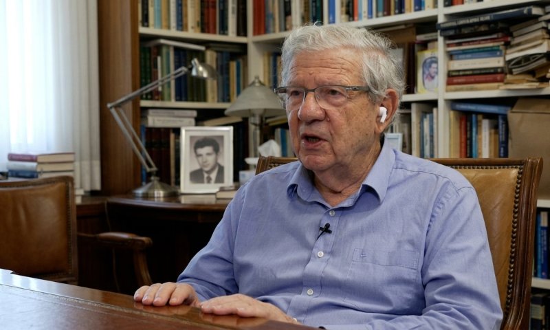 אהרן ברק על המהומות מול בית השופט סולברג: "זו עבירה פלילית"