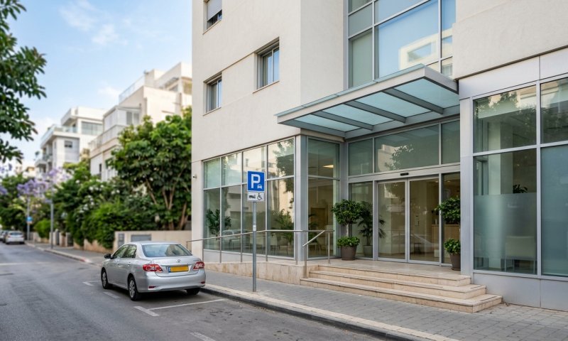 "מה אתה עושה בתל אביב?": השר וסרלאוף הותקף מילולית לצד תינוקו