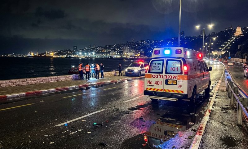 גבר נמשה מהמים בחיפה ונקבע מותו בשטח