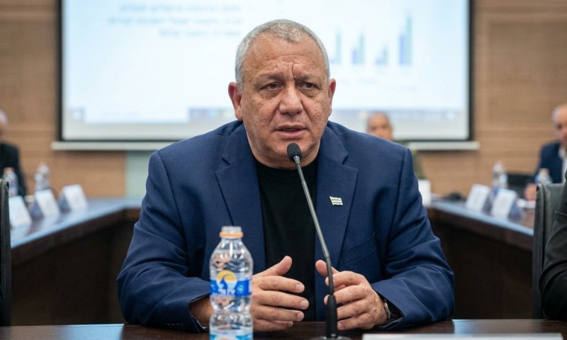 איזנקוט נגד סמוטריץ': הסר את סרטון התעמולה שמציג ילדים