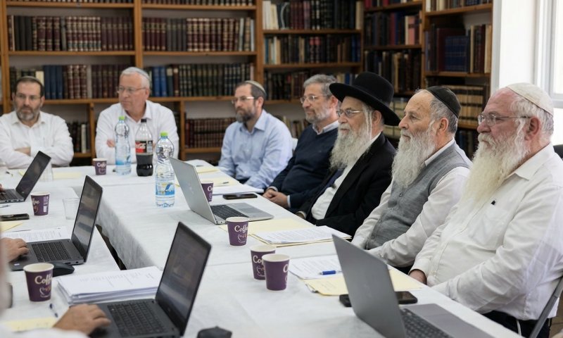 כינוס חירום של רבנים: "לא נשרת בשריון אם יהיו גברים ונשים יחד"