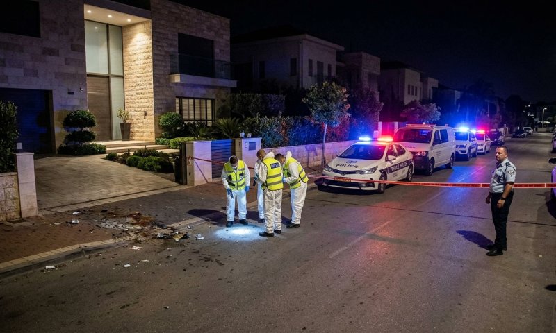 רימון רסס הושלך לביתו של איש עסקים בכפר שמריהו - אין נפגעים