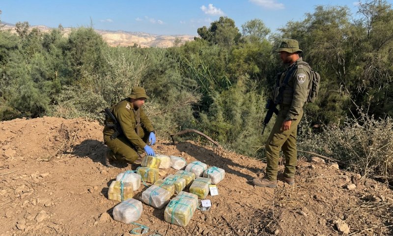 סוכלו הברחות בגבול ירדן: צה"ל תפס סמים בשווי מיליונים