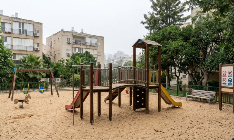 ילד בן 10 נפצע קשה לאחר שנפל מגג מתקן משחקים בחולון