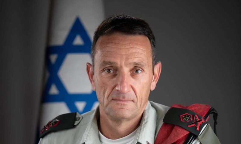 רמטכ"ל גילה פאץ' "משיח" על וסט של חייל נח"ל - והטיל 30 ימי מחבוש
