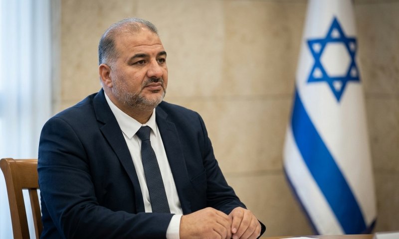 קריאות בקואליציה לפסול את רע"ם בעקבות התחקיר על מנסור עבאס