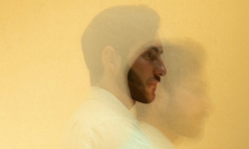לוטם אלטמן משיק את ה-EP הבכורה: "צעד קדימה, שניים לצד"