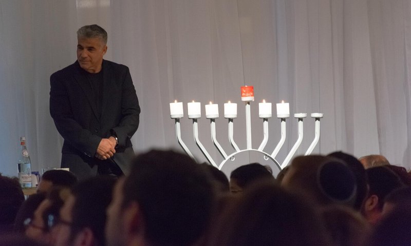 המתקפה של כחול לבן על לפיד: "אין לו מקום בחיים הציבוריים"