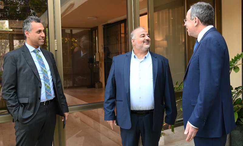עבאס גינה את רצח לוחם המילואים: "אין הצדקה לפגיעה בבני אדם"