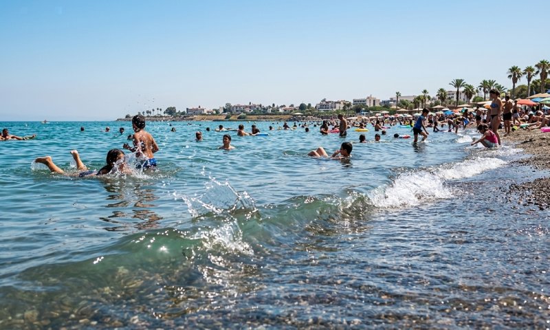 גל החום בשיאו: 46 מעלות בכנרת והמפלס מתקרב לקו האדום