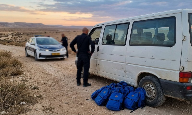 הסיע 38 ילדים לבית הספר בלי רישיון - והציג של אחיו לשוטרים